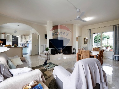 Foto Villa singola in Via dei Gladioli, Salve di 220 m² con 5 locali