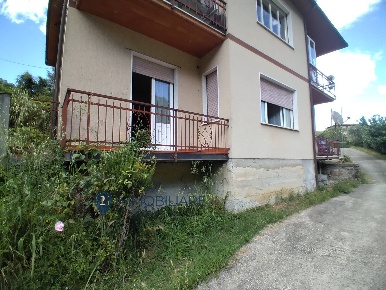 Foto Appartamento in Via Roma, Follo di 137 m² con 5 locali in vendita