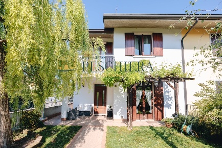 Foto Villa bifamiliare in Via Campo Rosso, Lazise in vendita