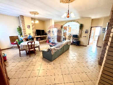 Foto Appartamento in via roncalli, Gazzaniga di 140 m² con 6 locali