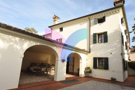 Foto Villa singola in piazza vittorio emanuele, Arcade di 300 m² in vendita