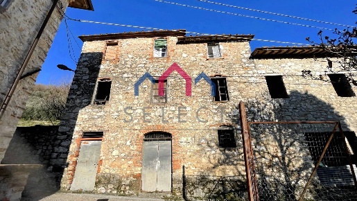 Foto Appartamento a Borgo a Mozzano di 90 m² con 4 locali in vendita