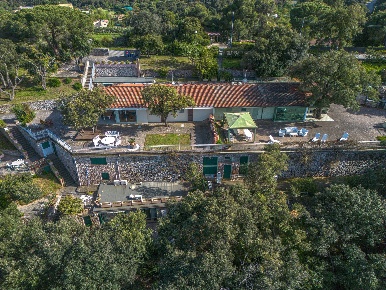 Foto Villa singola in Loc. Naregno, Capoliveri di 608 m² con 18 locali