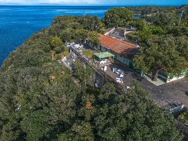 Foto Villa singola in Loc. Naregno, Capoliveri di 608 m² con 18 locali
