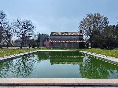 Foto Villa bifamiliare a Ormelle di 400 m² con 10 locali in vendita