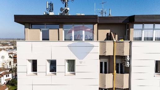 Foto Appartamento in Via Bertioli, Ostiglia di 100 m² con 3 locali