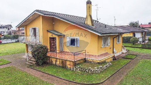 Foto Villa singola a Spino d'Adda di 240 m² con 5 locali in vendita