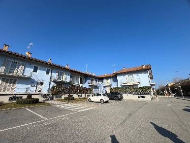 Foto Appartamento in VIALE VITTORIO VENETO, Carrù di 80 m² con 3 locali
