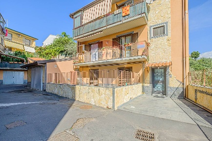 Foto Appartamento in Vico Olivella, Camporotondo Etneo di 111 m² in vendita
