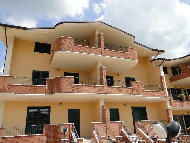 Foto Villa singola a Campli di 300 m² con 9 locali in vendita