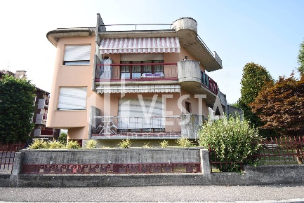 Foto Appartamento in Via Gramsci, Carvico di 120 m² con 4 locali in vendita