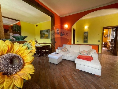 Foto Appartamento a Borgo a Mozzano di 127 m² con 8 locali in vendita