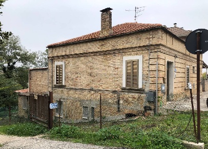 Foto Villa a schiera in Via Iachini, Nereto di 80 m² con 3 locali