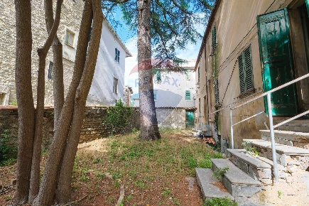 Foto Appartamento in Via A. Rocca, Arcevia di 260 m² con 14 locali