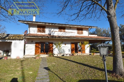 Foto Villa singola a Corropoli di 280 m² con 9 locali in vendita