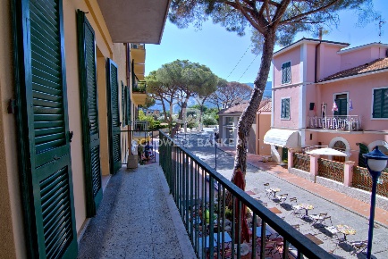 Foto Appartamento in Via G. Marconi, Campo nell'Elba di 182 m² con 8 locali