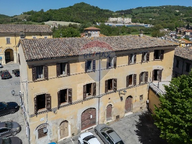 Foto Appartamento in Piazza Garibaldi, Pergola di 1239 m² con 18 locali