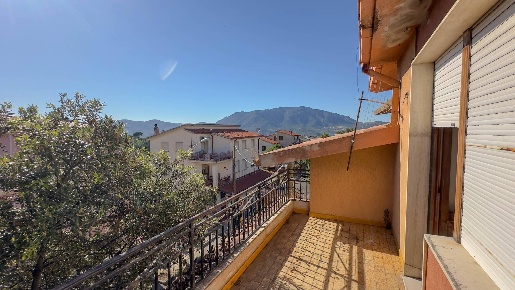 Foto Appartamento in Viale Italia, Oliena di 115 m² con 3 locali in vendita