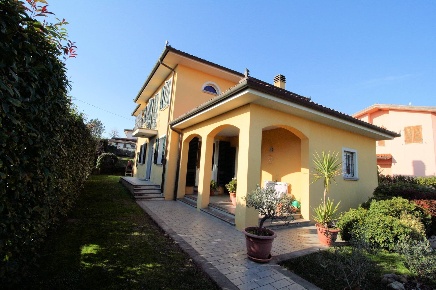Foto Villa singola a Montecarlo in vendita