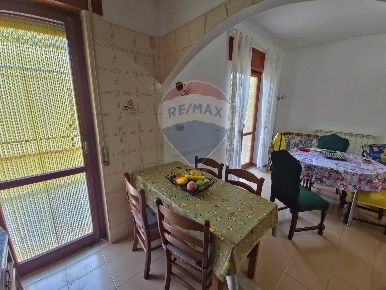 Foto Appartamento in Via Libertini, San Lucido di 82 m² con 3 locali