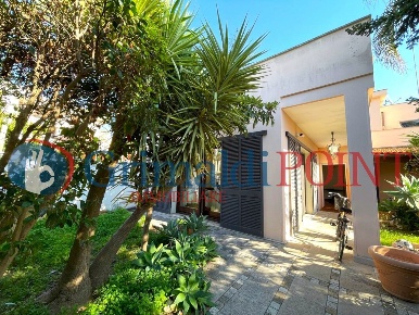 Foto Villa unifamiliare in Via Fiesole 28, Lecce Partigiani - Fondone