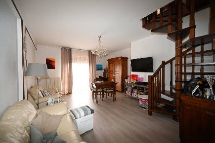 Foto Appartamento a Monsampolo del Tronto di 190 m² con 7 locali in vendita