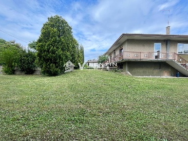 Foto Villa singola a Povegliano di 200 m² con 6 locali in vendita