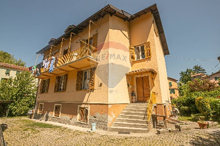 Foto Appartamento in Via alla Vittoria, Busalla di 86 m² con 6 locali