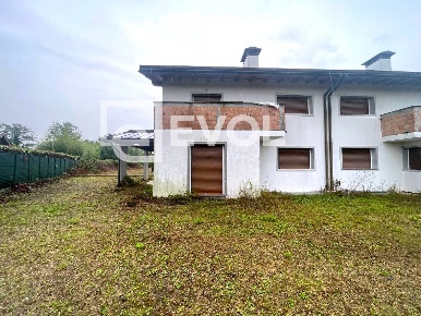 Foto Villa a schiera in via Pantinicco, Basiliano di 160 m² con 5 locali