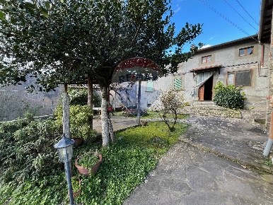 Foto Appartamento a Coreglia Antelminelli di 175 m² con 7 locali in vendita
