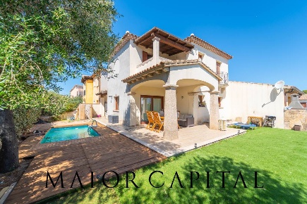 Foto Villa a schiera in Via Quattro Mori, Budoni di 180 m² con 7 locali