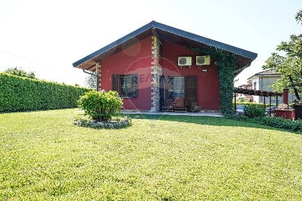 Foto Villa singola a Mapello di 249 m² con 7 locali in vendita