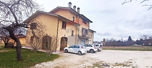 Foto Villa unifamiliare in Via Fano, Nocera Umbra di 442 m² con 10 locali