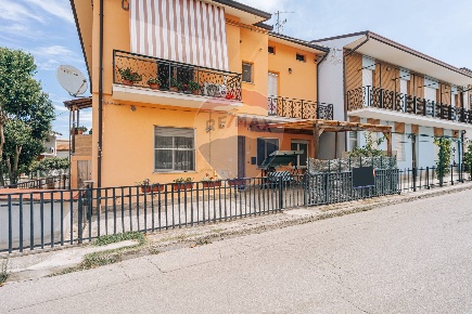 Foto Appartamento in Via Nazionale, San Vito Chietino di 145 m² in vendita