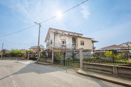 Foto Villa singola in VIA TRENTO, San Benigno Canavese di 350 m² in vendita
