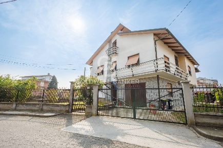 Foto Villa singola in VIA TRENTO, San Benigno Canavese di 350 m² in vendita