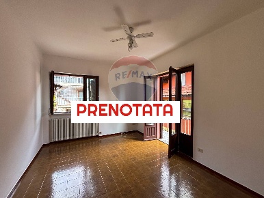 Foto Appartamento in Vicolo Piatti, Viggiù di 92 m² con 3 locali in vendita