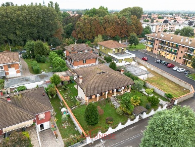 Foto Villa singola in Via San Pietro, Casorezzo in vendita