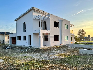 Foto Villa bifamiliare in VIA ROMA, Brendola di 200 m² con 9 locali