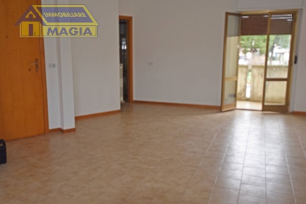 Foto Appartamento a Monsampolo del Tronto di 95 m² con 5 locali in vendita