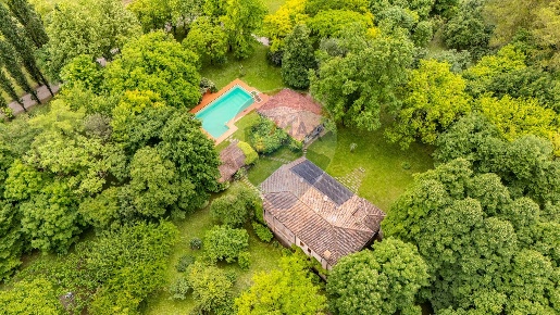Foto Villa singola in via Adolfo Rodoni, Roncoferraro di 390 m² in vendita