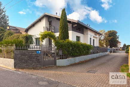 Foto Villa singola in Via Ferrarin, Venegono Inferiore di 210 m² in vendita