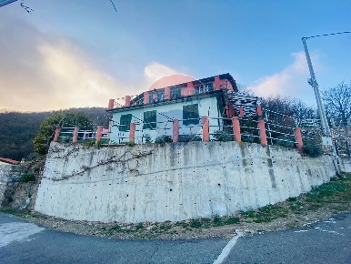 Foto Appartamento a Casarza Ligure di 110 m² con 5 locali in vendita