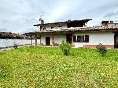 Foto Villa singola a Castellazzo Bormida di 240 m² con 8 locali in vendita