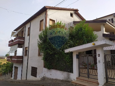 Foto Villa singola in via vittorio caravelli, Roggiano Gravina di 415 m²