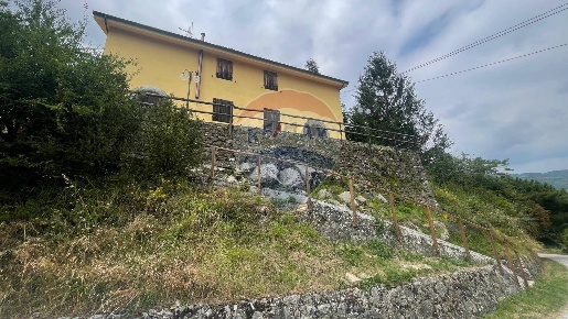 Foto Villa bifamiliare in CRASCIANA VIA RICAVO, Bagni di Lucca di 75 m²