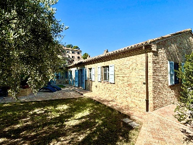 Foto Villa singola a Cupra Marittima di 490 m² con 12 locali in vendita