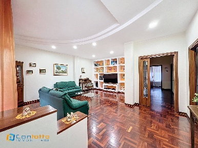 Foto Villa a schiera a Cupra Marittima di 427 m² con 20 locali in vendita