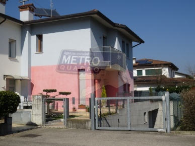 Foto Casa indipendente in Via Roma 17, Sarcedo di 217 m² con 7 locali