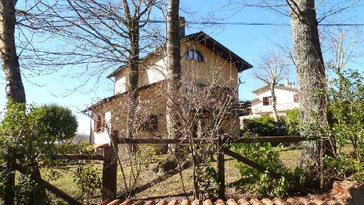 Foto Villa unifamiliare a Piancastagnaio di 300 m² con 12 locali in vendita